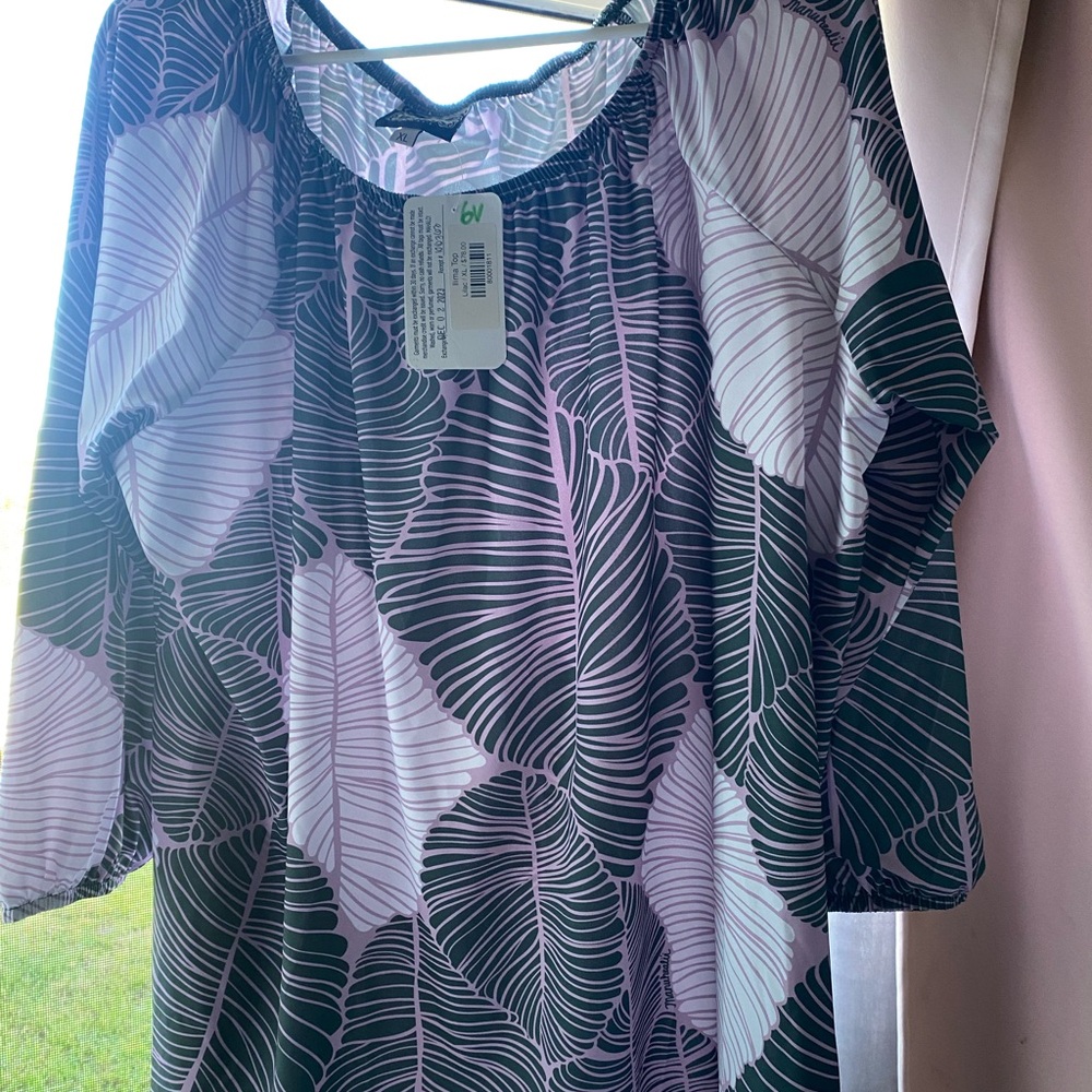 Manuhealii Wave Pattern Top in Black and White